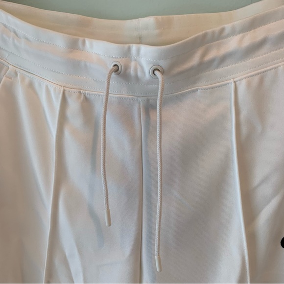 NWT Women’s NIKE Logo Cream Standard Fit Athletic Pants Swoosh Medium M Joggers - Picture 3 of 8